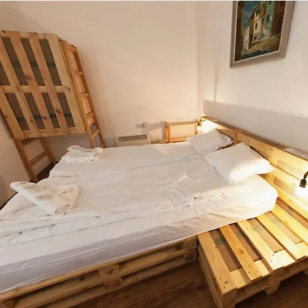Apartment Palete - New Hand-made, Cozy, Artistic Chepelare