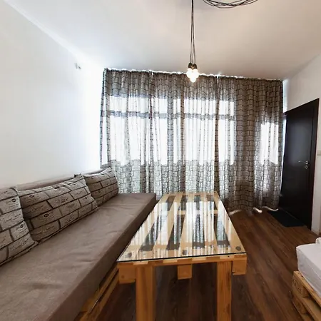 Palete - New Hand-made, Cozy, Artistic Apartment